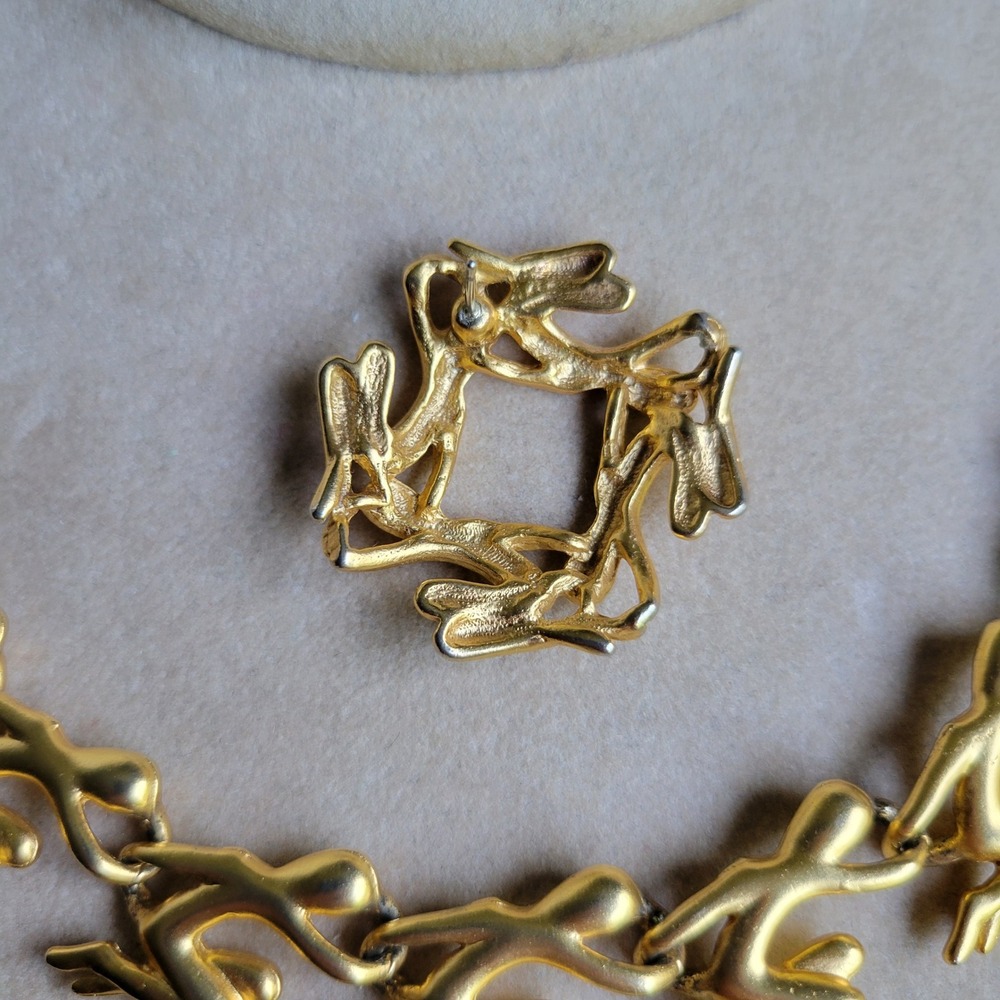 Necklace Pierced Earring Set Human Figures Matte Gold Vintage 1990s Statement - Picture 10 of 11